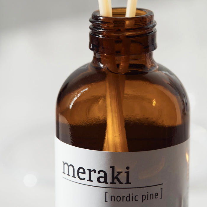 Duftfrisker med 7 pinde ‘Nordic pine’ 120 ml.